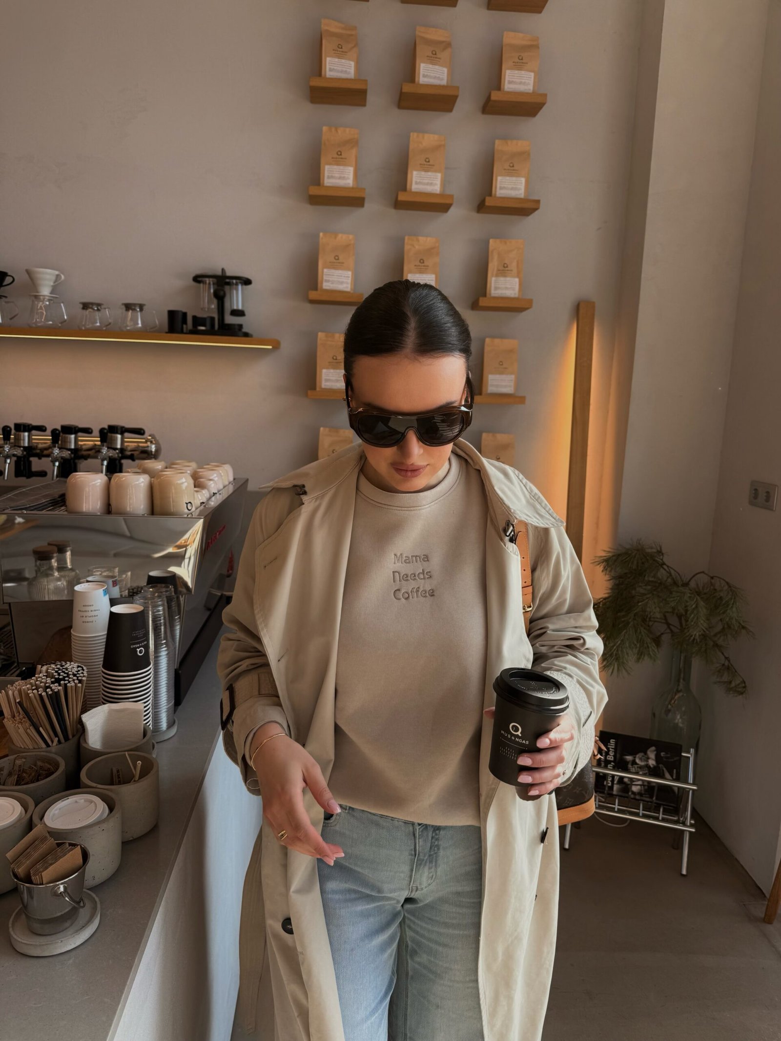 Mama Needs Coffee džemperis - Image 2