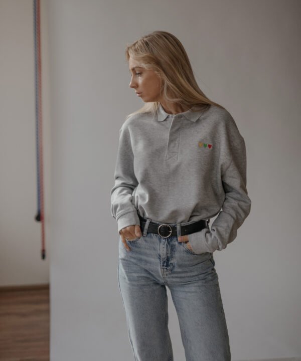 Laisvo stiliaus palaidinė/džemperis su kalnieriumi