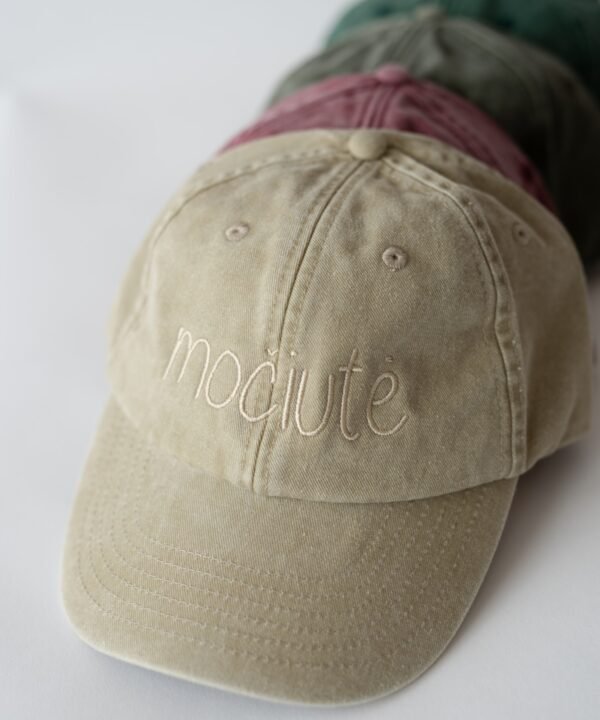 Močiutė kepurė su siuvinėjimu