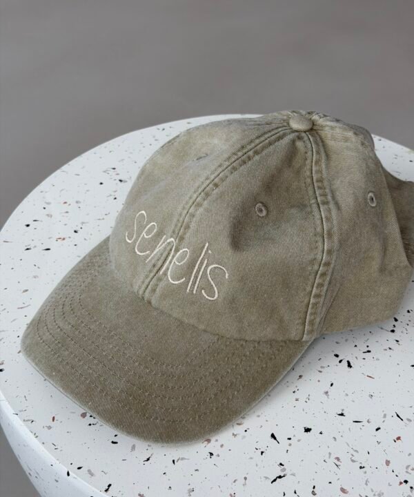 Senelis kepurė su siuvinėjimu