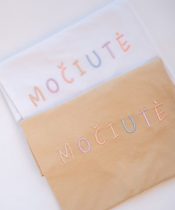 Močiutė skirtingų raidžių spalvų maršinėliai