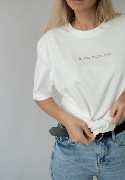 In my mom era siuvinėti marškinėliai