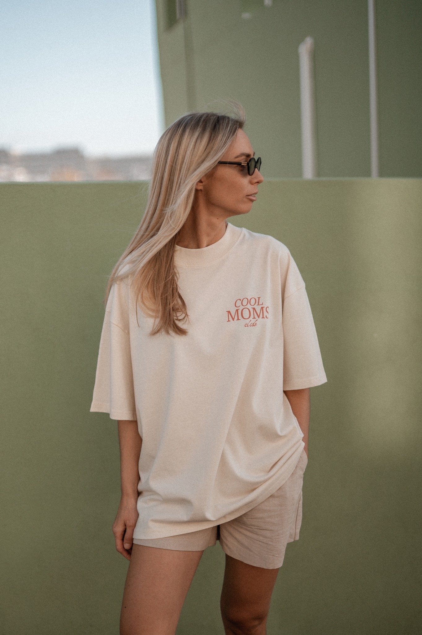 Oversized marškinėliai Cool Moms Club