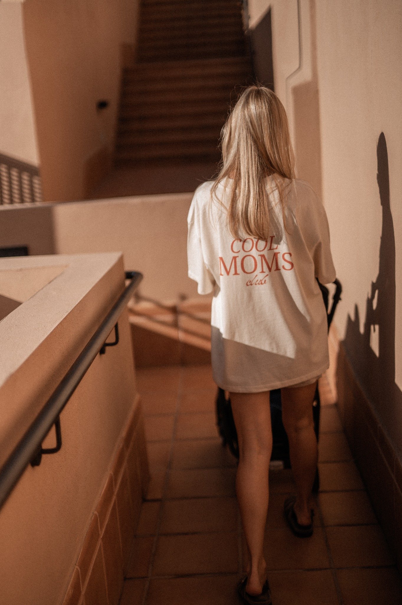 Oversized marškinėliai Cool Moms Club