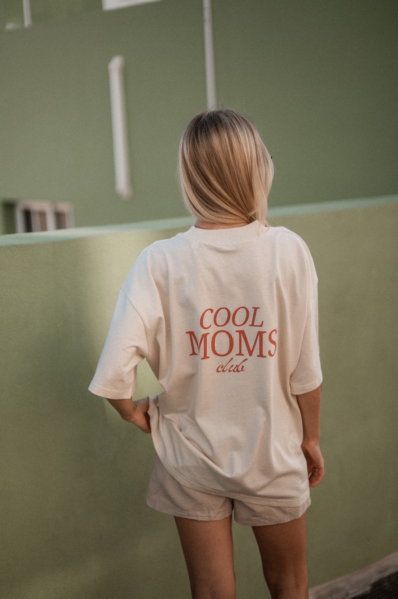 Oversized marškinėliai Cool Moms Club