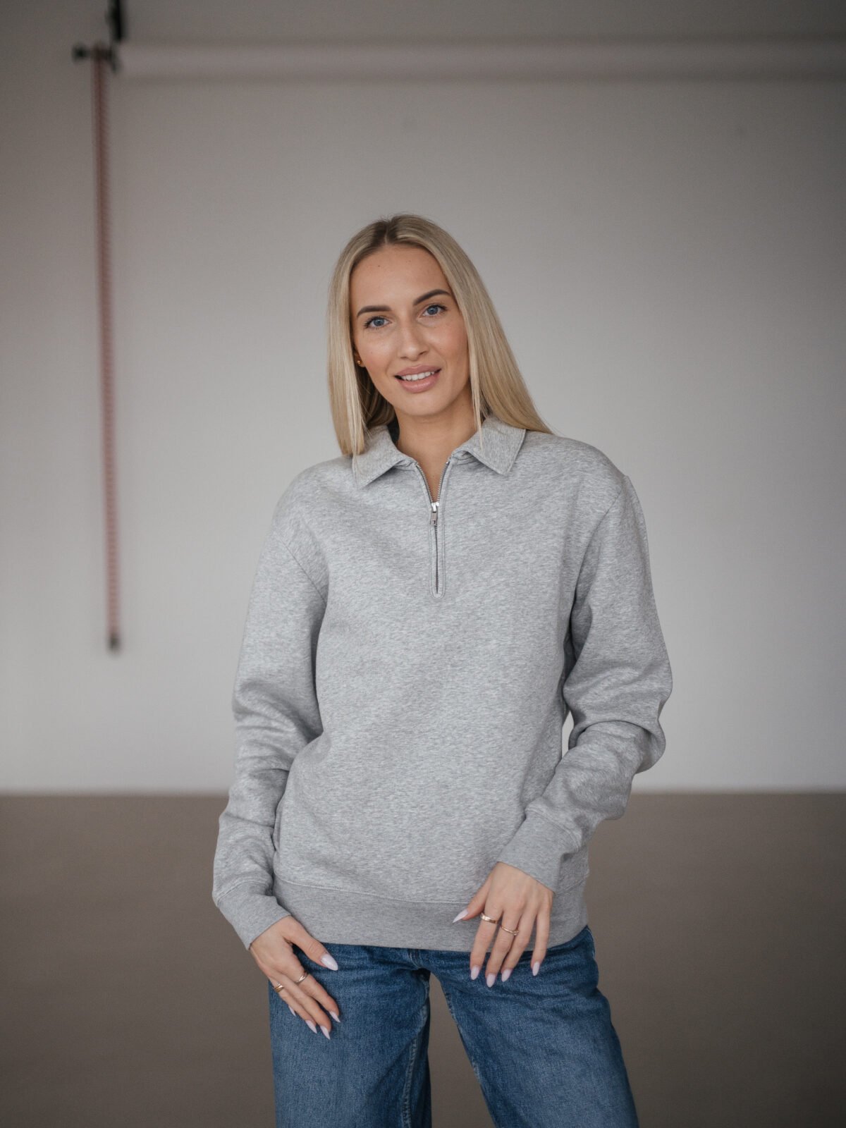 Unisex basic džemperis su kalnieriumi